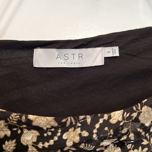 Santorini Floral One Shoulder Dress ASTR the Label Size Small - Picture 5 of 5